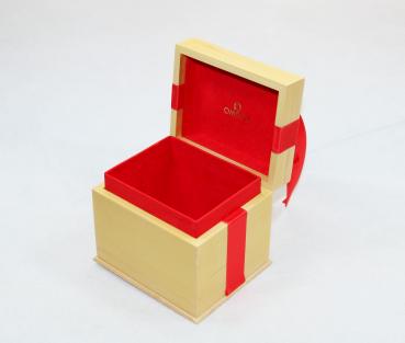 Omega Uhren- Box für Damenmodelle mit Garantie- Mäppchen