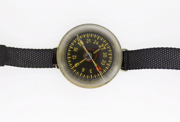 Original Militär Armbandkompaß Typ AK39